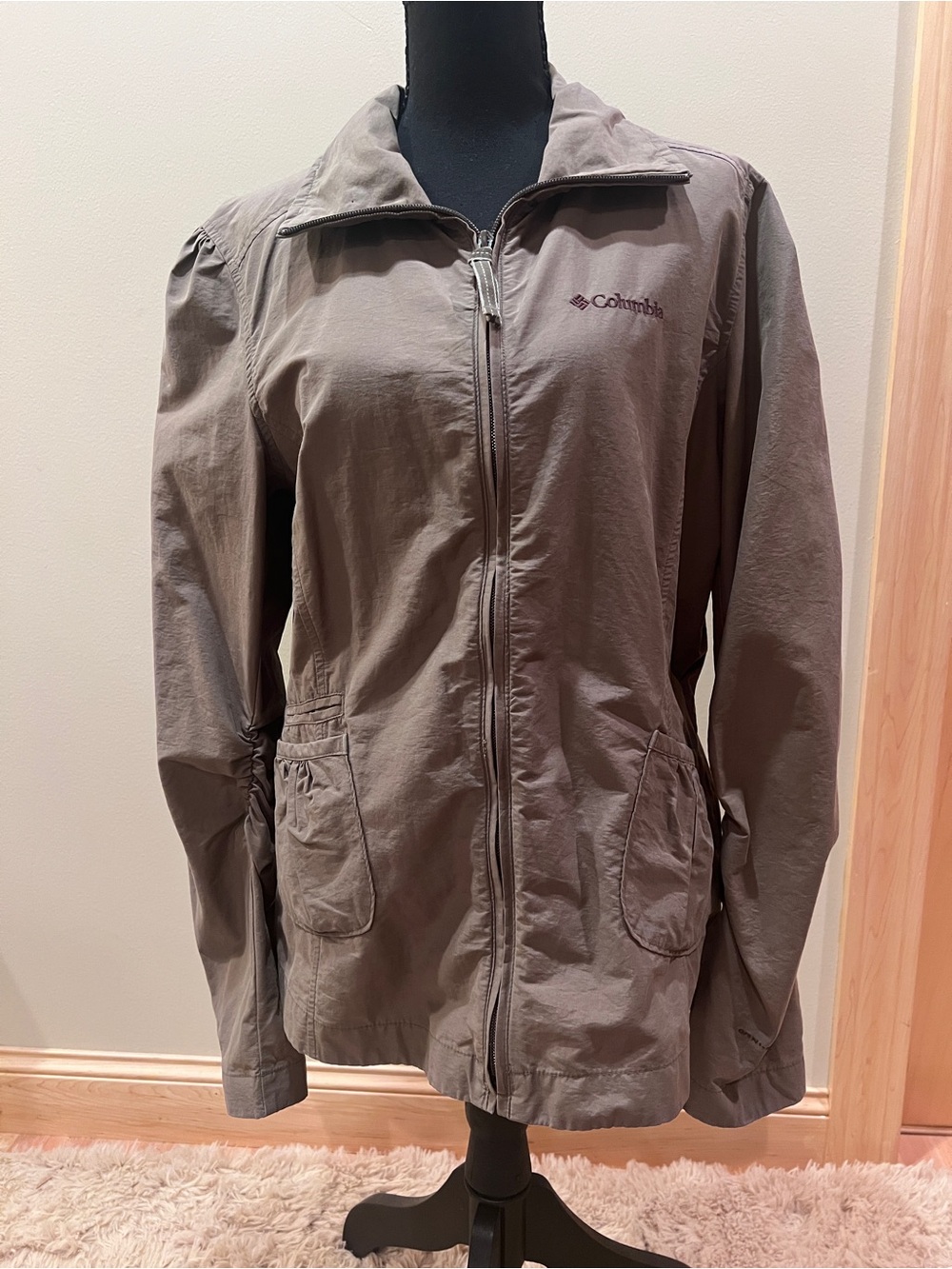 Columbia Women’s Taupe Omni-Shade Lightweight Tie Back Full Zip Cabincore L